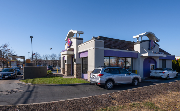 Drive-thru with cars in line at Taco Bell.