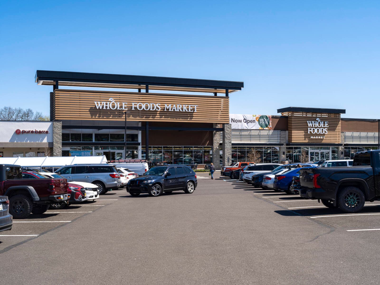 Barn Plaza