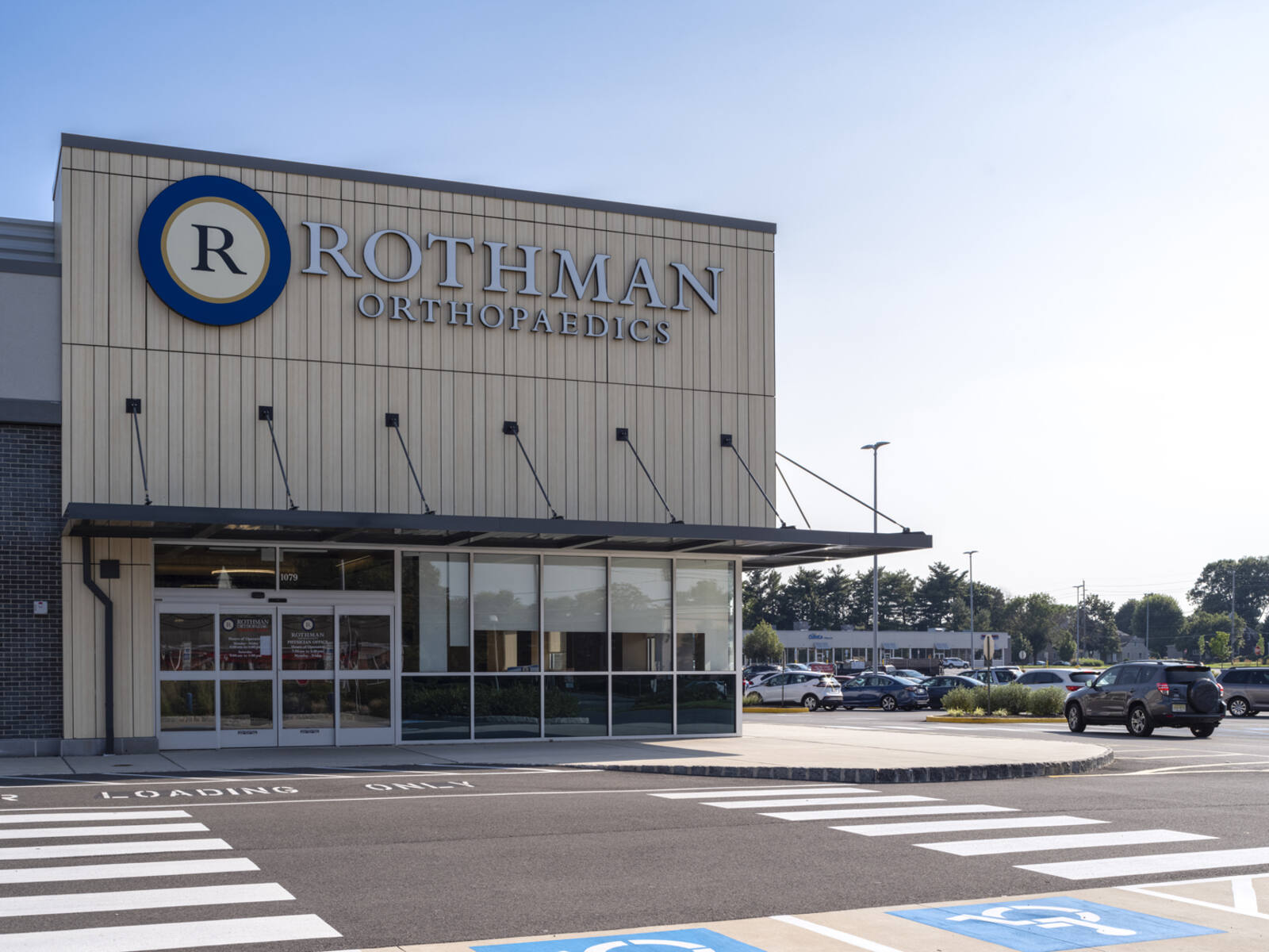 Rothman Orthopaedics with buys parking lot and trees in background.