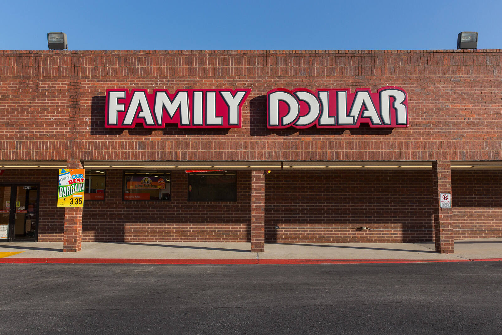 Front facade of Family Dollar in Austell, Georgia