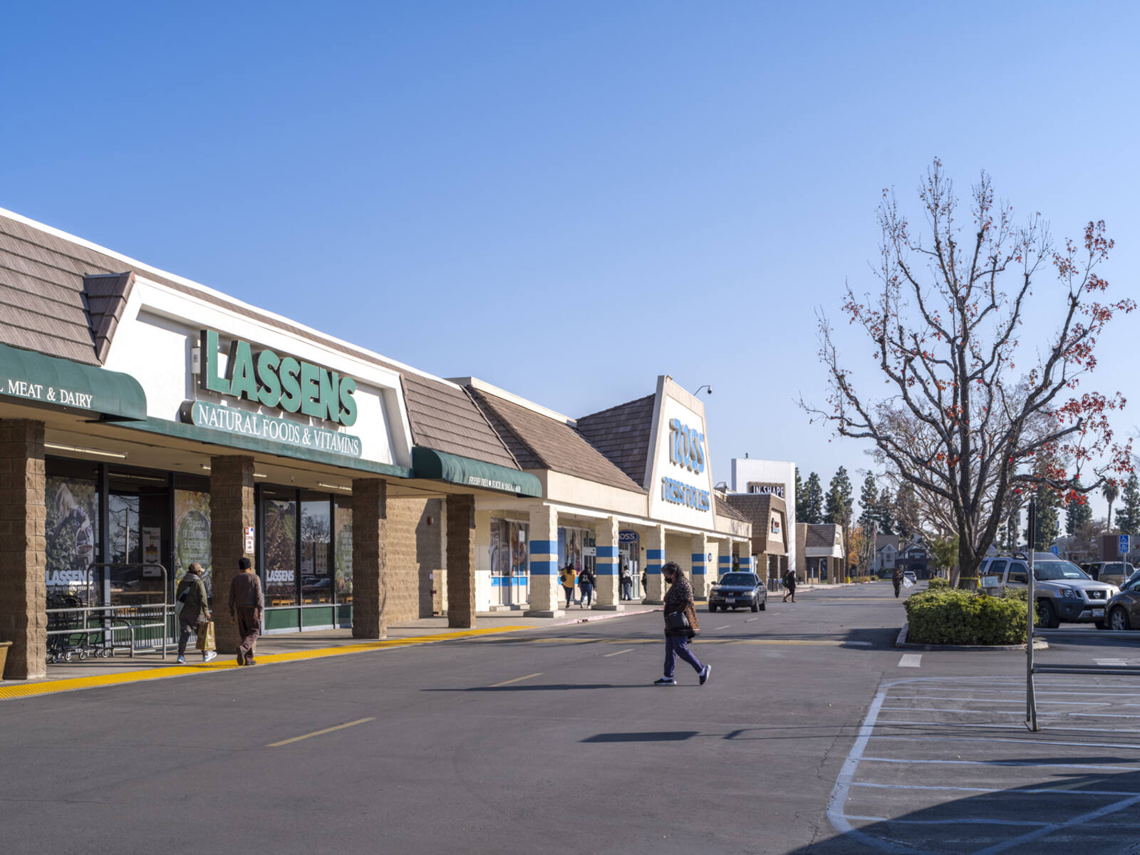 Crosswalk with customers crossing to Lassens grocery store.