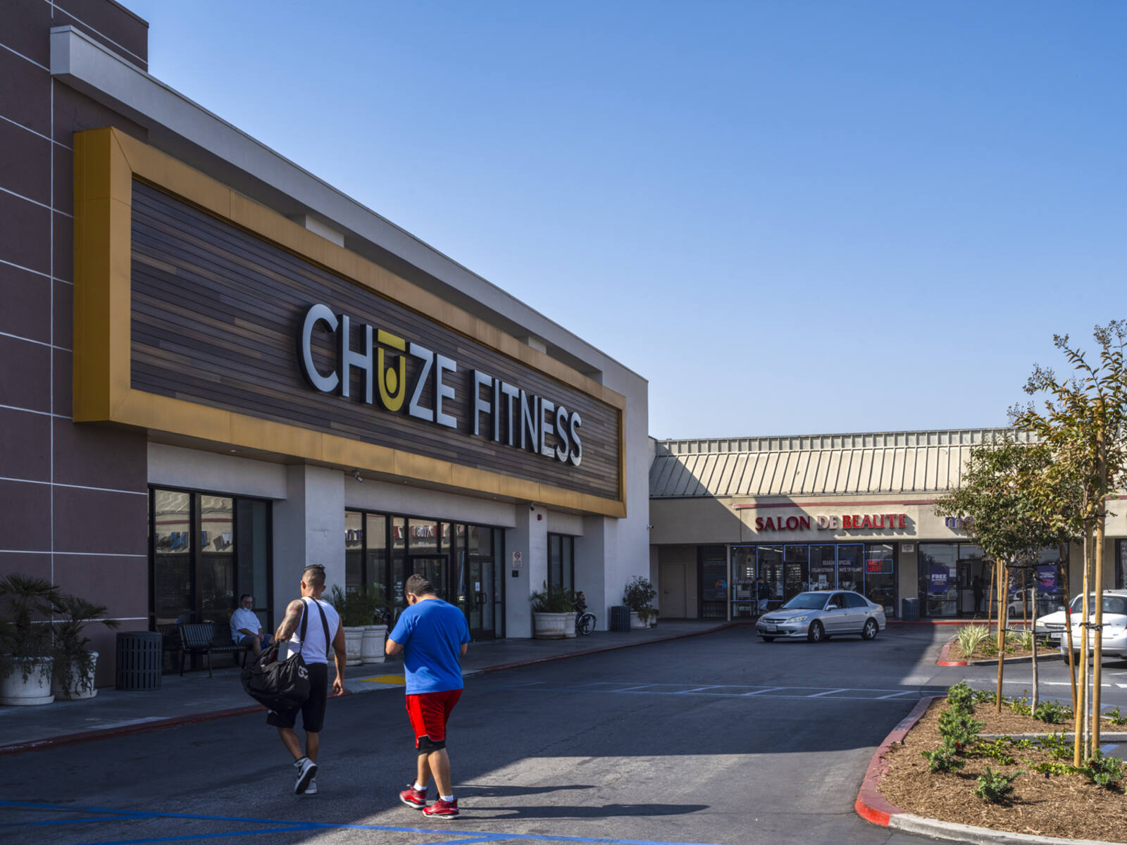 Gym goers entering Chuze Fitness in Cudahy, CA.