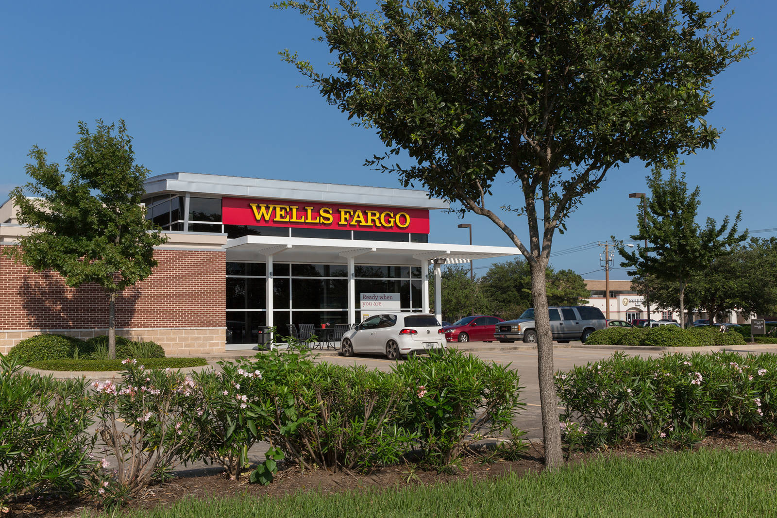 Trees and shrubs in the front of Wells Fargo at Clear Lake Camino South.