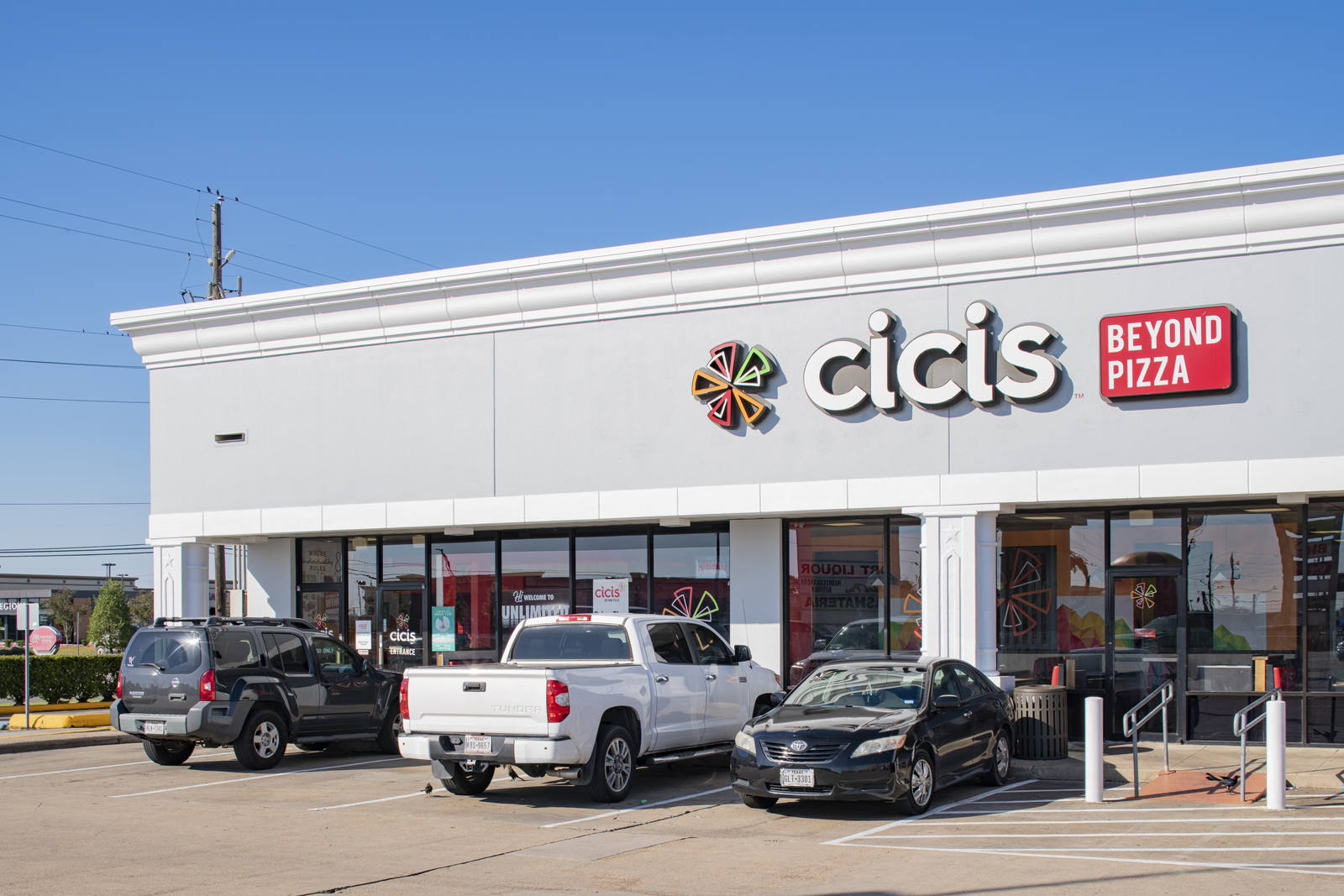 Cicis pizza buffet with cars parked in front in Houston, TX.
