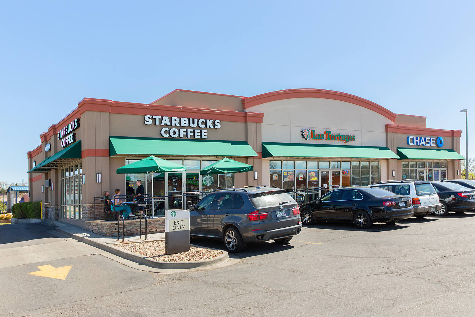 Cars parked along the entrances of Starbucks and Chase Bank