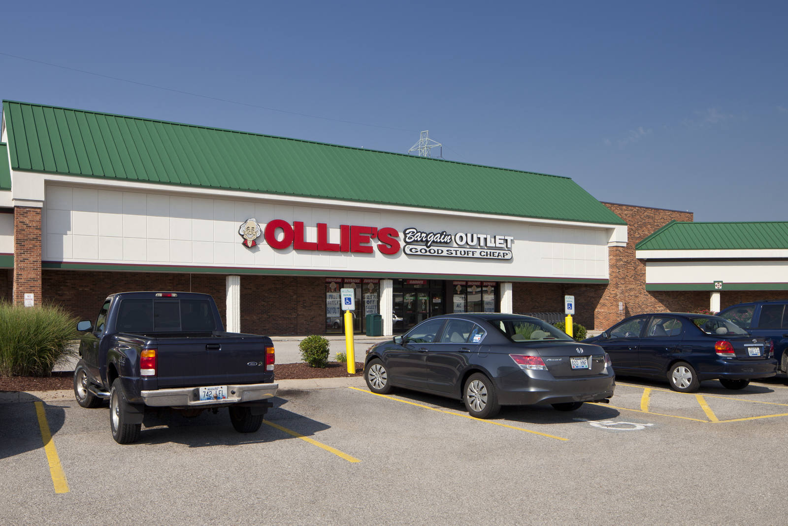 Dark cars parked in front of Ollie's Bargain Outlet in Florence, KY.