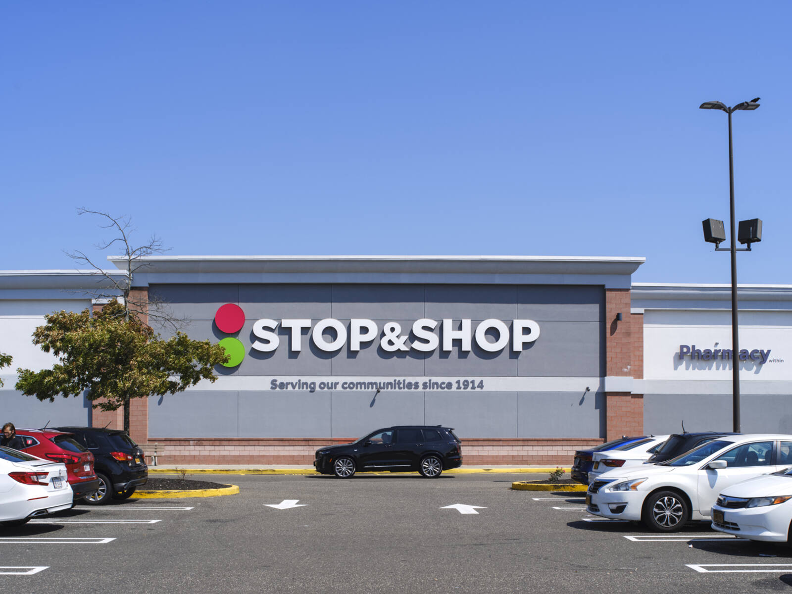 Busy parking lot at Stop & Shop.