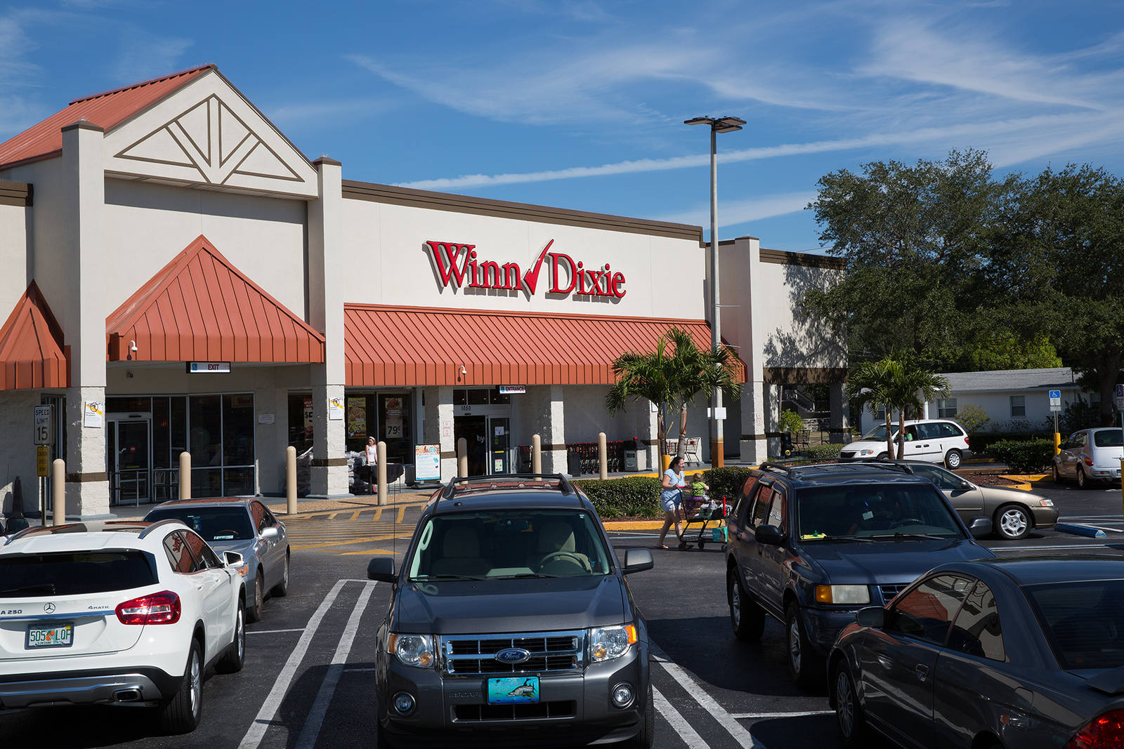 Cars parked facing front in the parking lot of Winn Dixie