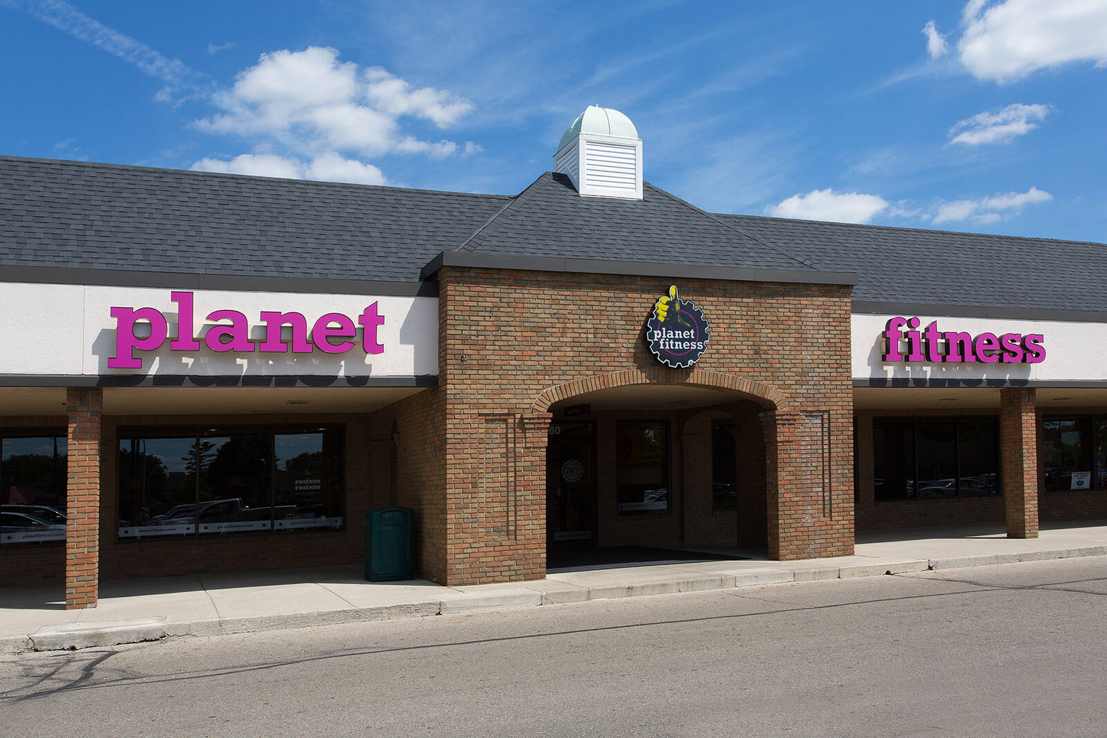 Planet Fitness gym storefront in Columbus, OH.