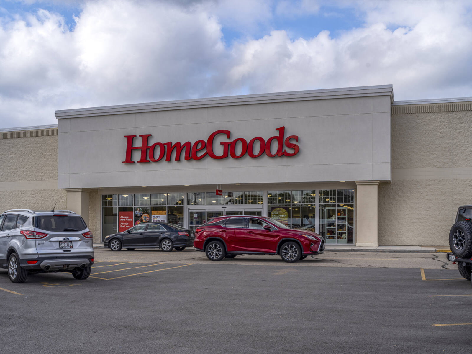 Cars pulled up in front of HomeGoods entrance.