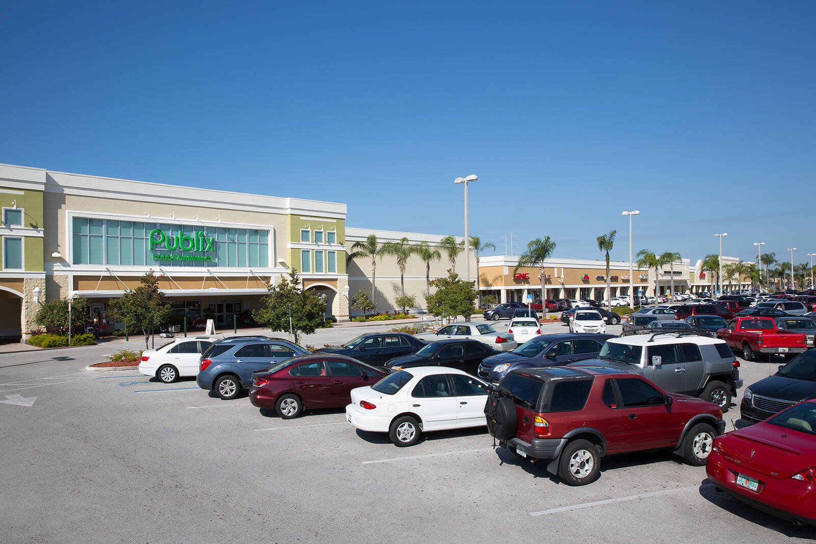 Full parking lot in front of Publix at Shoppes at Tarpon