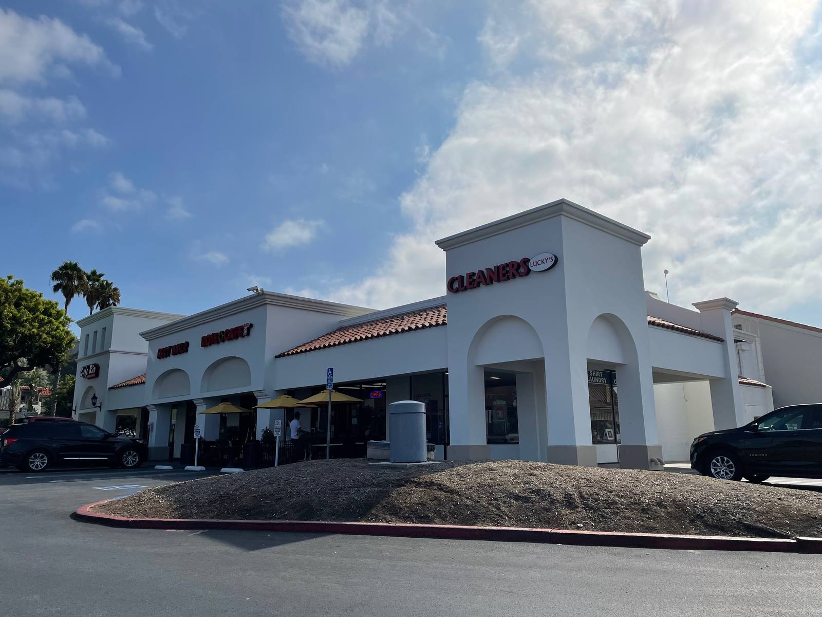 Corner lot of Lucky's cleaners at Plaza by the Sea Shopping Center