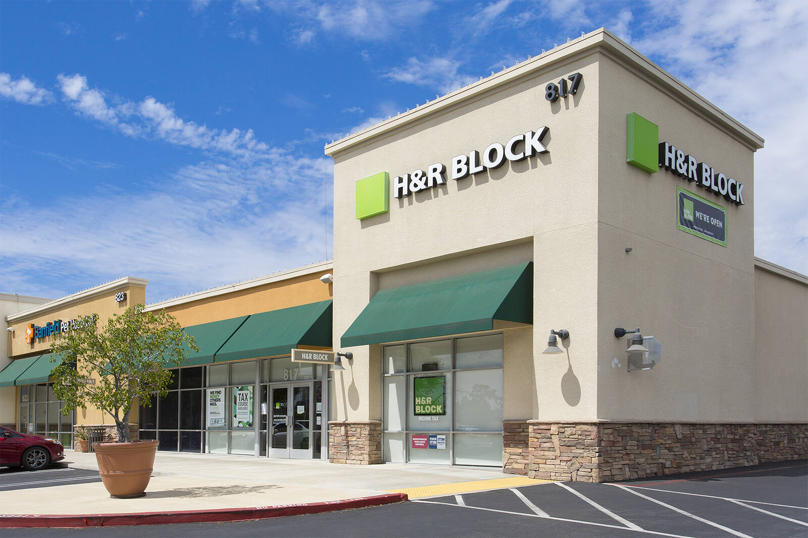 Entrance of H&R Block at the end of Upland Town Square