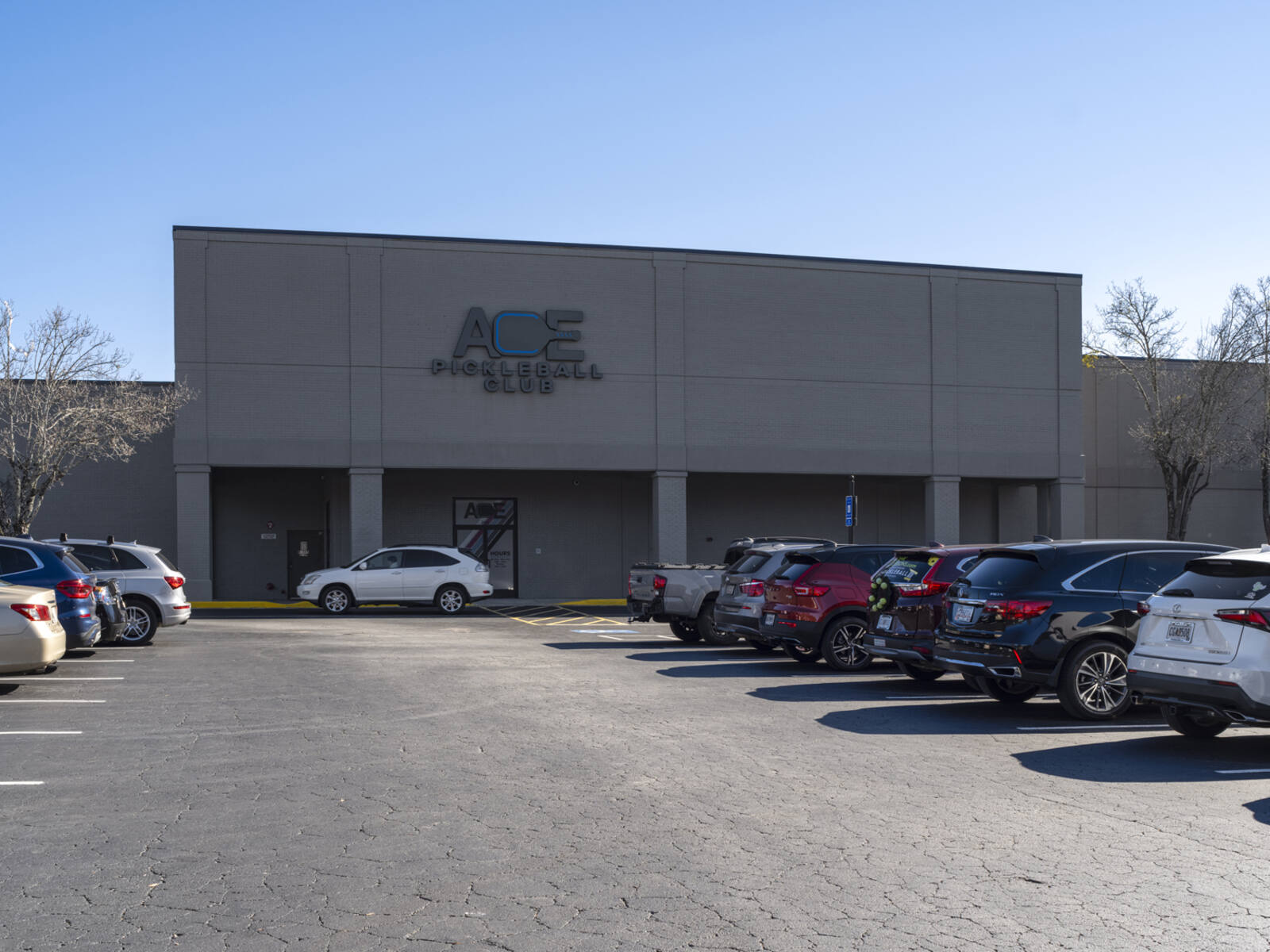 Busy parking lot in front of ACE Pickleball. 