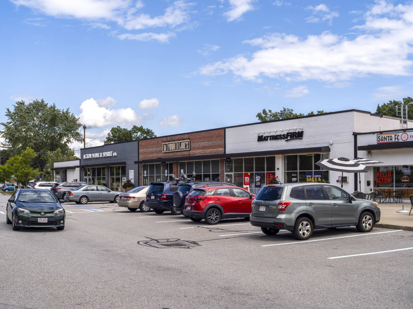 Mattress Firm and Not Your Average Joe's restaurant busy parking lot.