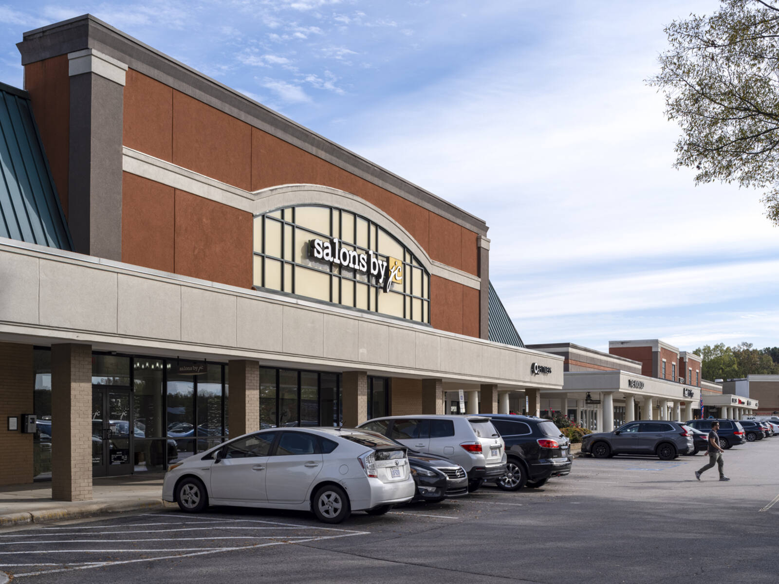 Busy parking lot in front of Salons by JC.