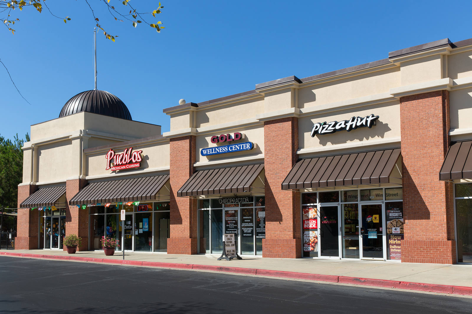 Pizza Hut with inline shops in Cumming, GA.