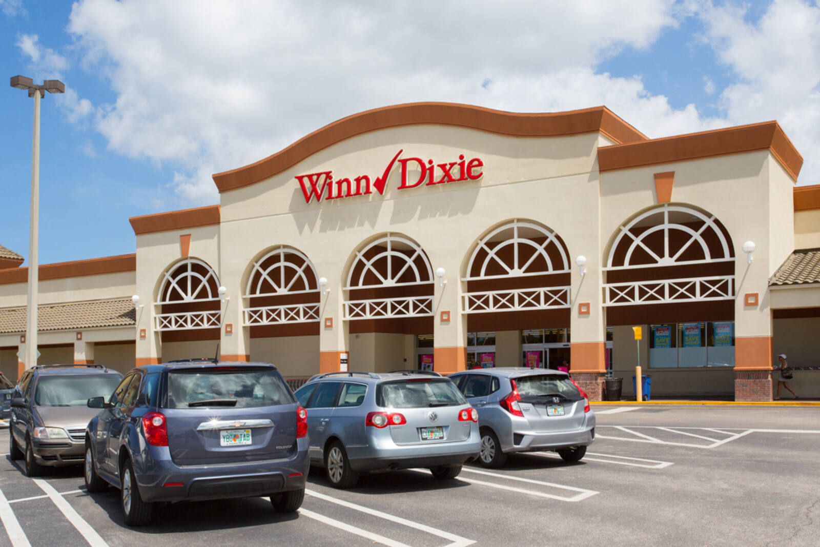 Cars parked on an angle in the Winn Dixie parking lot