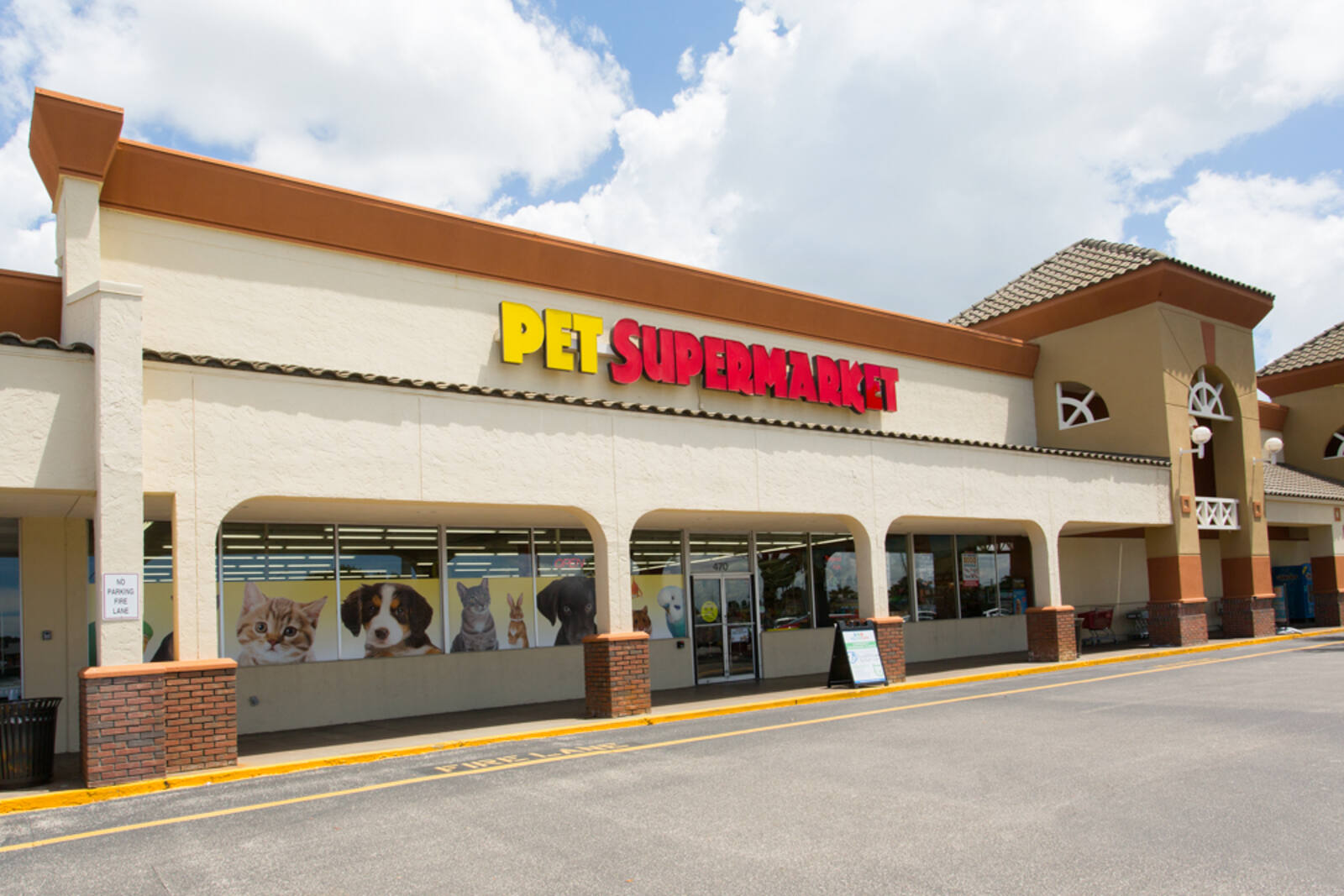 Front facade of Pet Supermarket