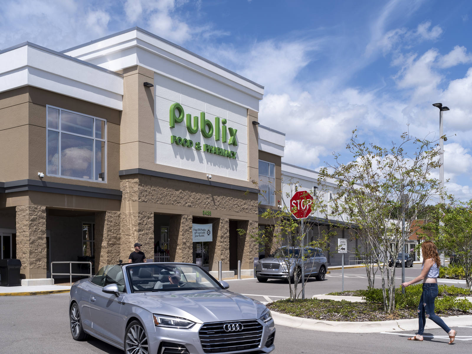 Cars and customers in front of Publix grocery store in Sarasota, FL.