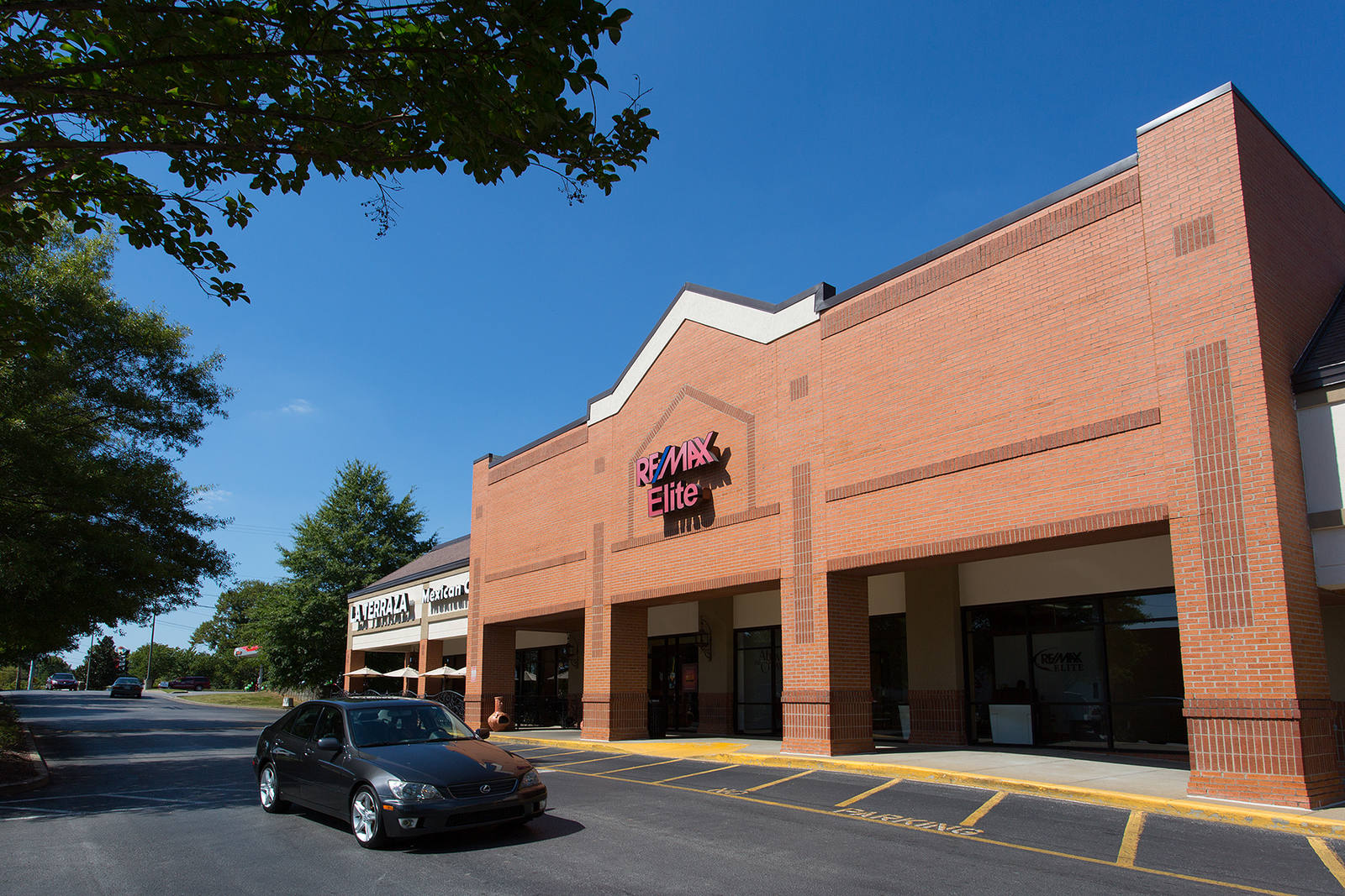 Black car passing RE Max Elite at Nashboro Village.