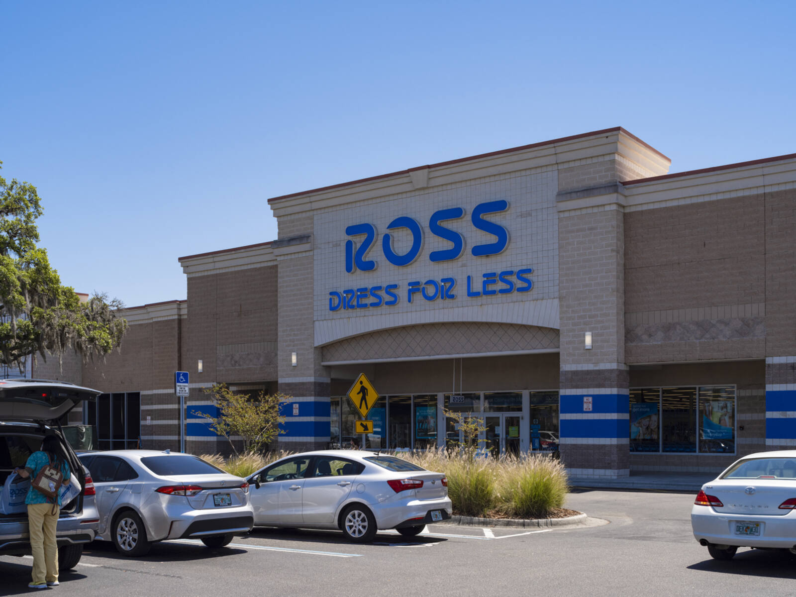 Ross Dress for Less department store's full parking lot with trees and shrubs at Clearwater Mall.
