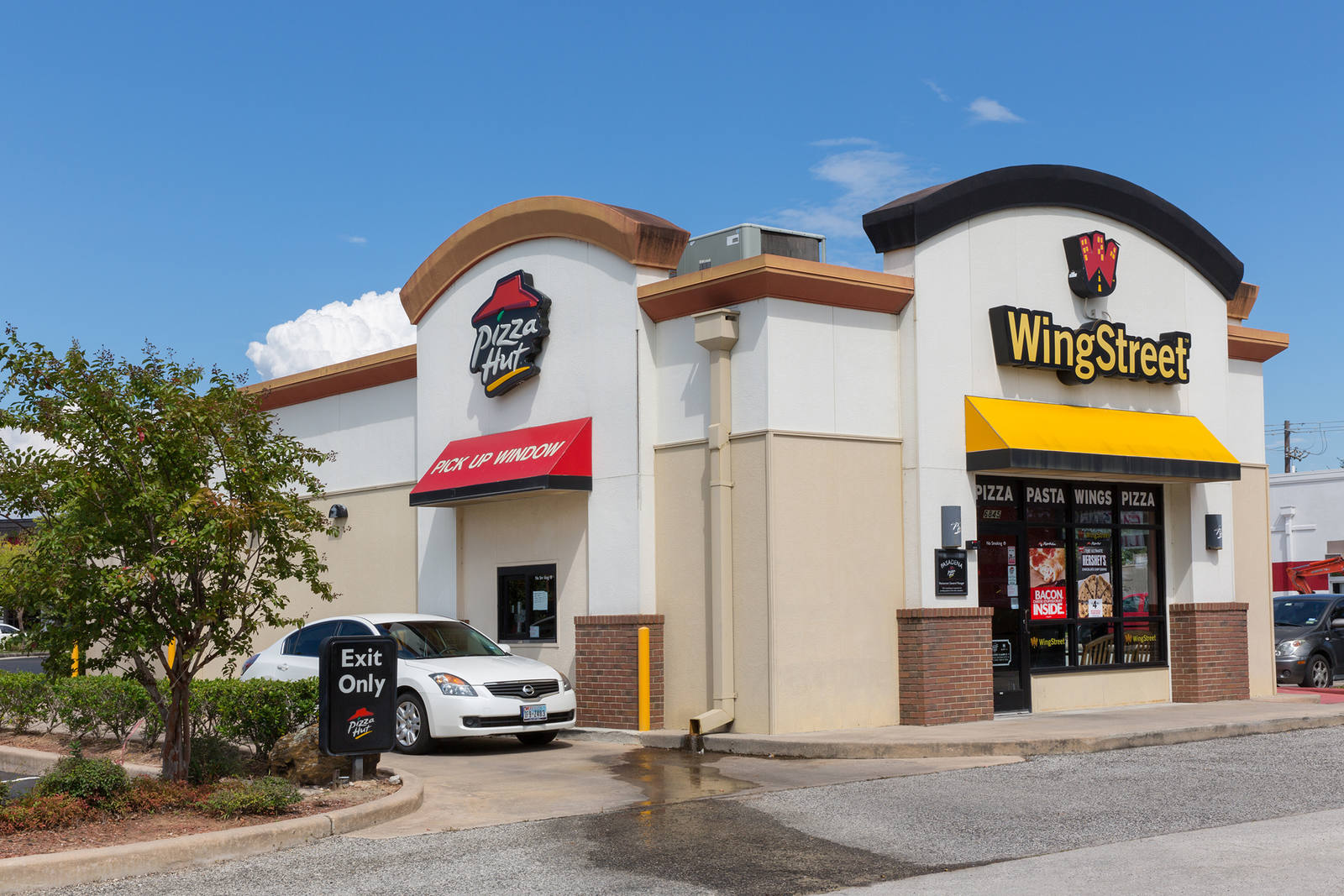 White car in Pizza Hut WingStreet drive-through at Crossroads Centre.