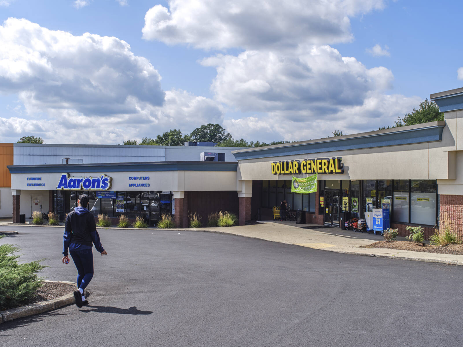 Pedestrian approaching Citi Trends and Aaron's.