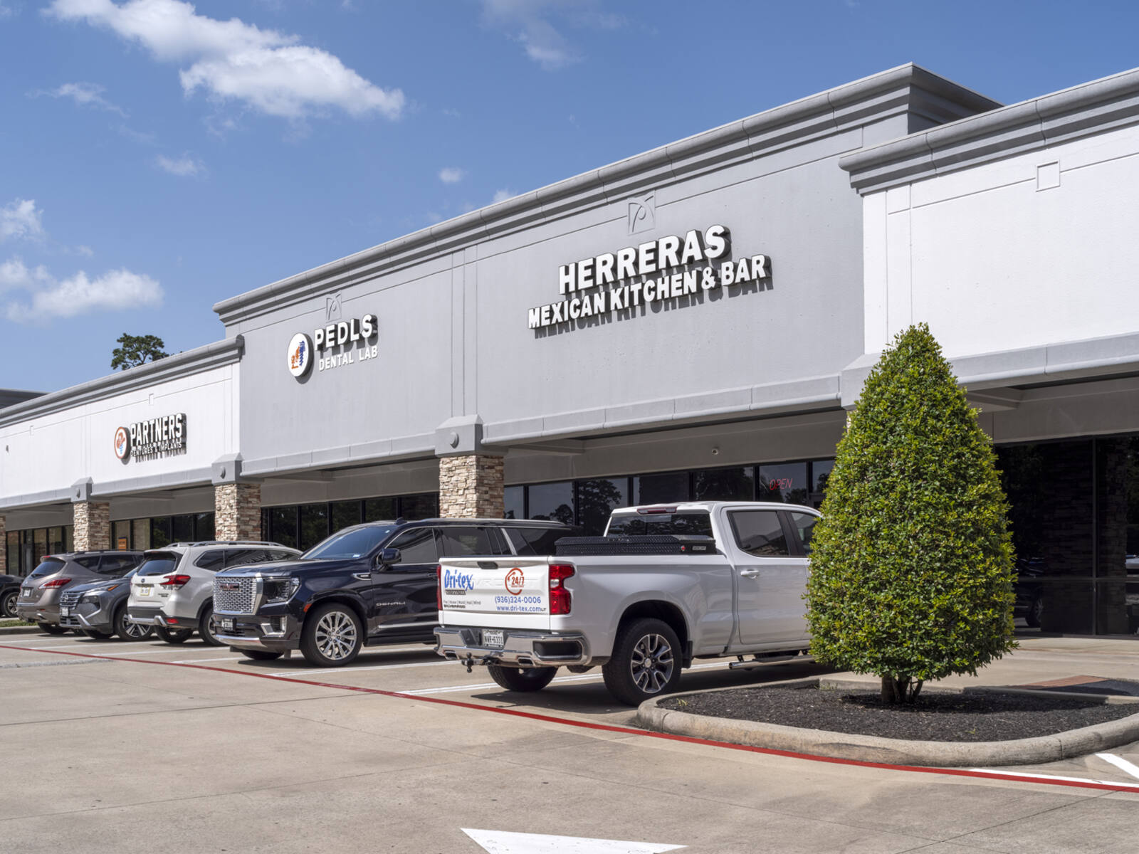 Busy parking lot at Herreras and PEDLS Dental Lab.