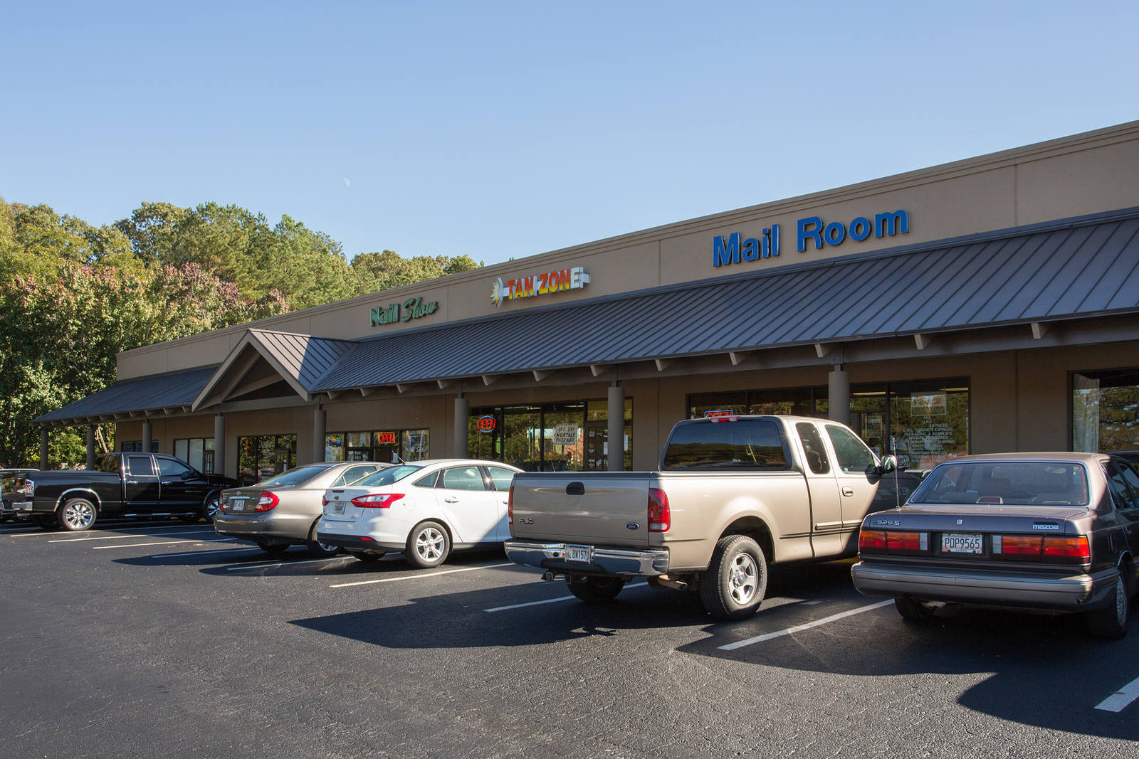 Parked cars at Mail Room and other retail shops at Fayetteville, GA.
