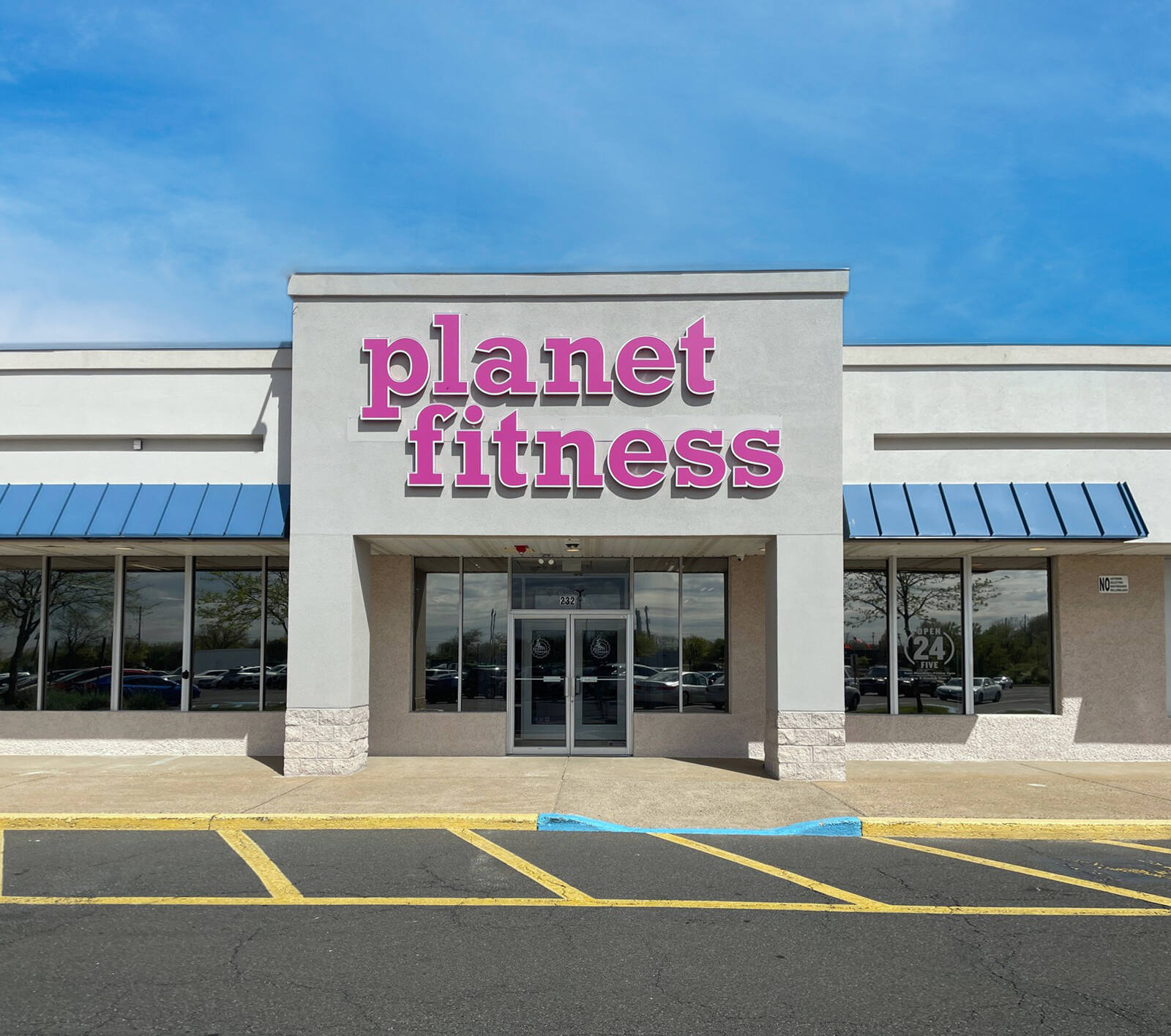 Planet Fitness Façade at Bristol Park