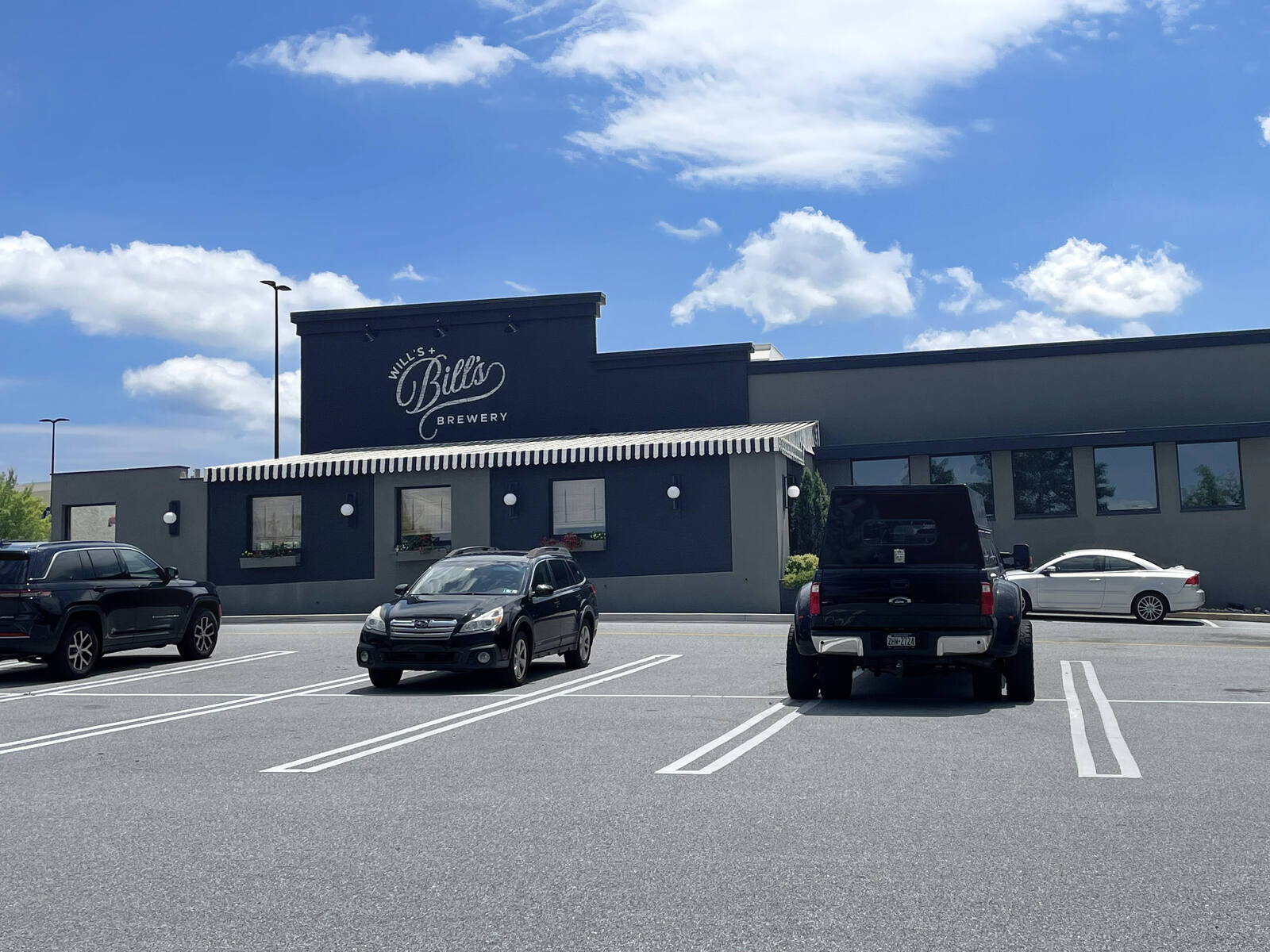 Will's + Bill's Brewery at Valley Fair