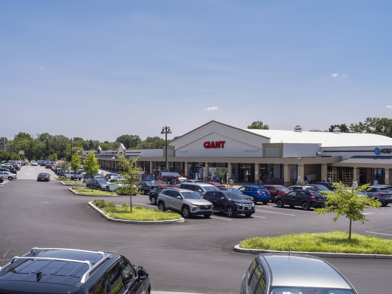 Busy parking lot in front of Giant supermarket at Whitemarsh Shopping Center.