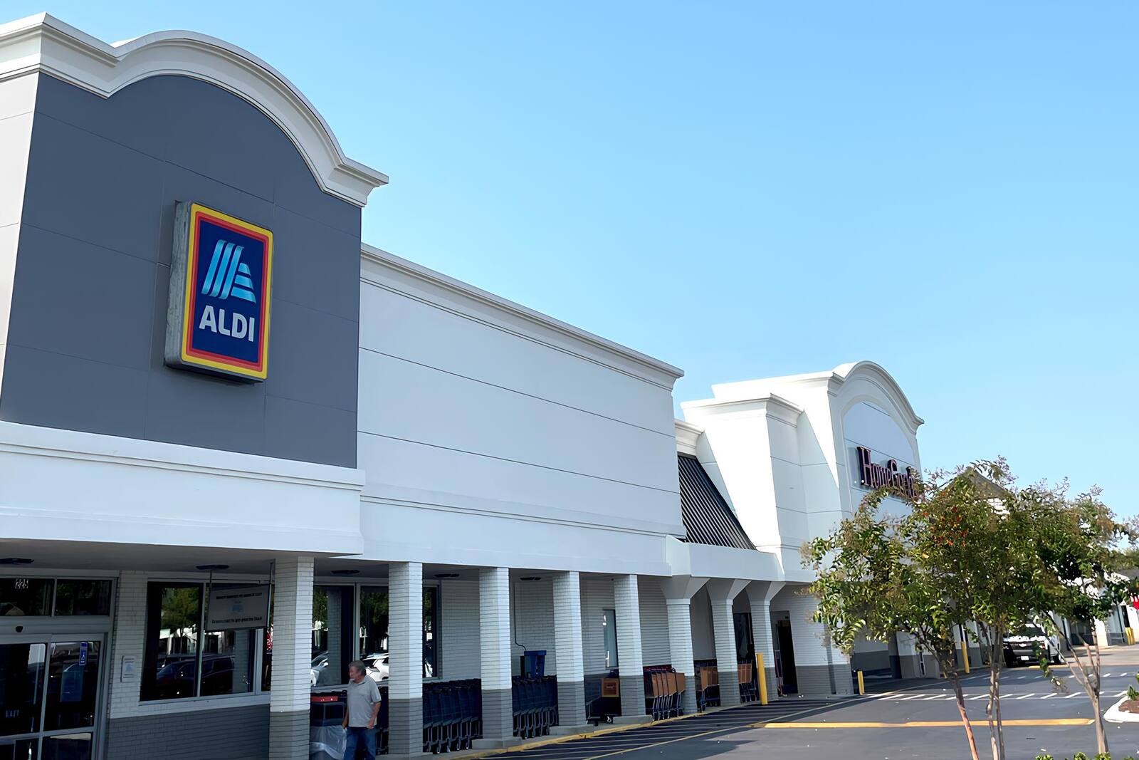The entrance to Aldi with clear skies