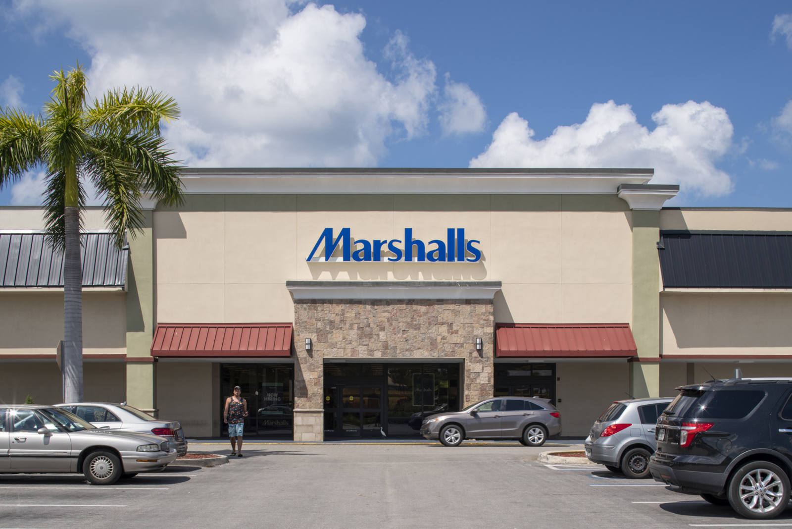Marshalls department store with customer and palm tree by entrance at Naples Plaza.