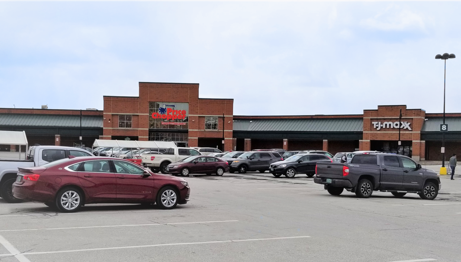 Full parking lot with Price Chopper in the distance at Rutland Plaza - Rutland Shopping Center