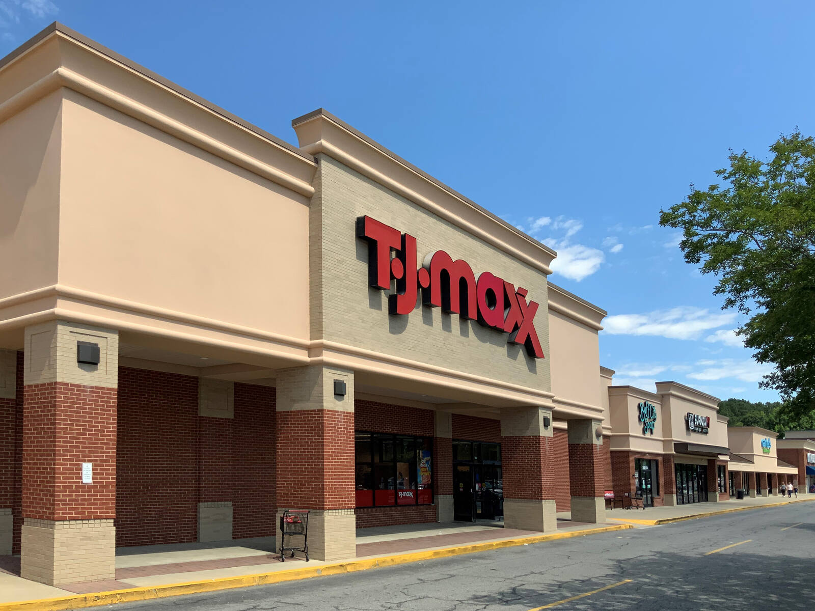 Front facade of TJ Maxx