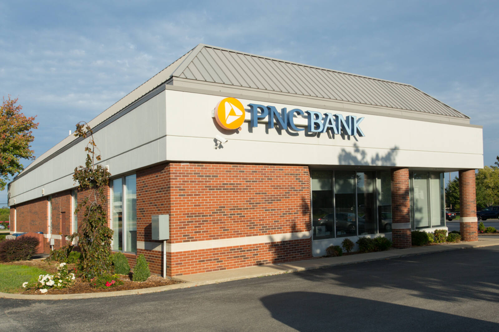 Front exterior of PNC Bank in Louisville, Kentucky