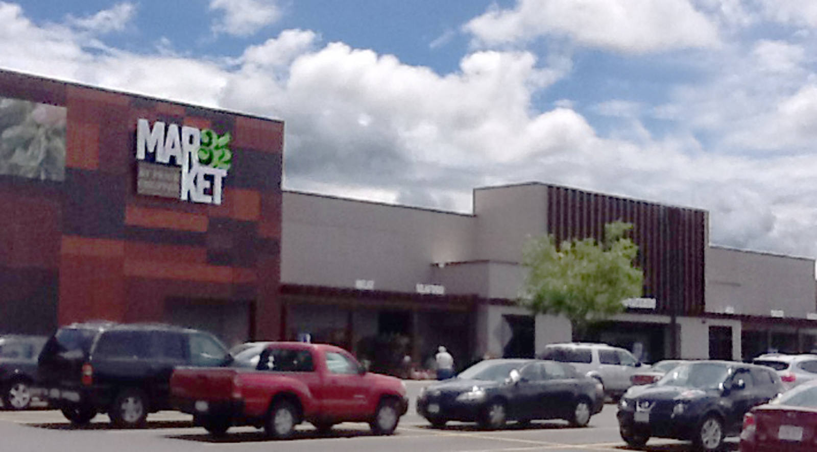 Cars in the lot of Market 32 at Berkshire Crossing.