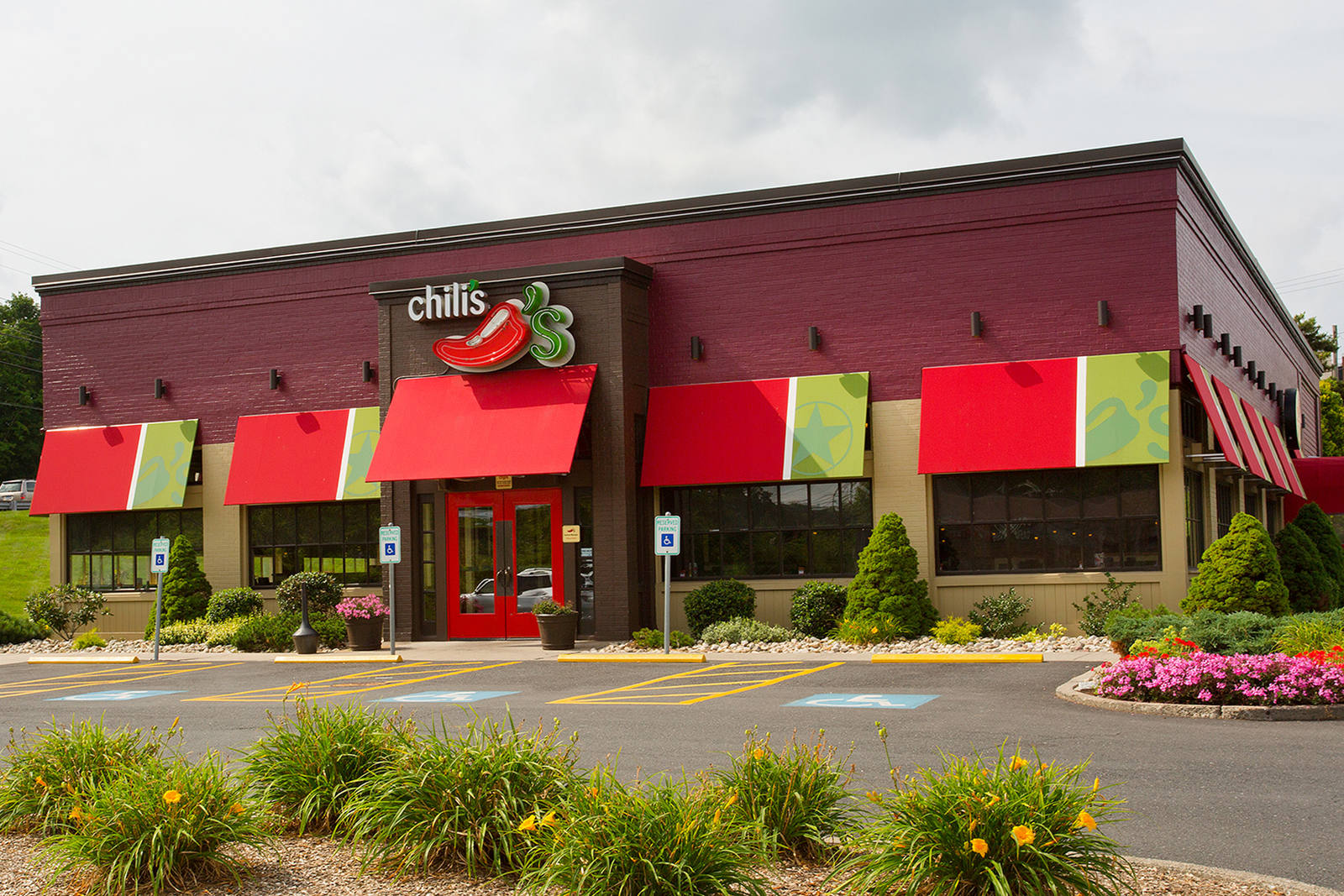 Bushes and access road in front of Chili's restaurant.