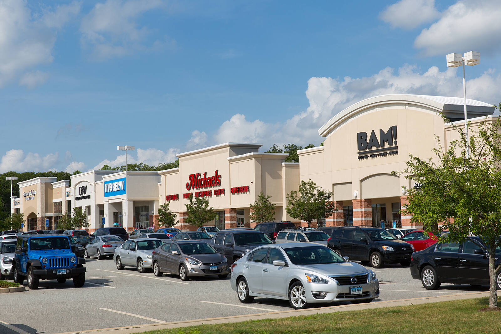 Crowded parking lot in Waterford Commons shopping scenter