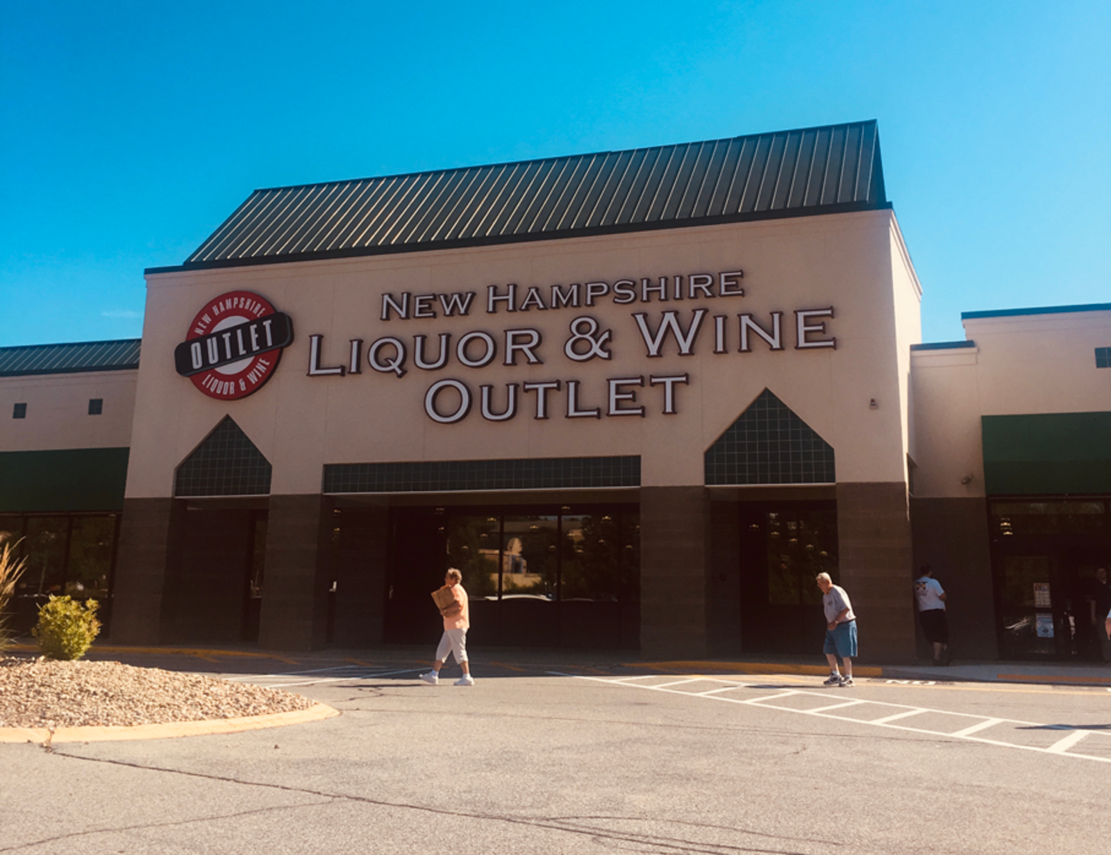 New Hampshire Liquor & Wine Outlet with customers in front.